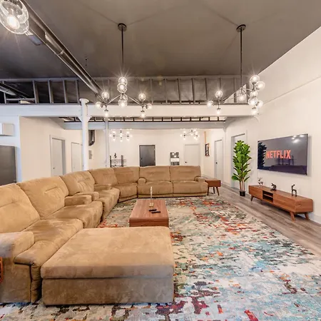Luxury 5Br Chicago Retreat Perfect For Groups With Pool Table & Optional Parking Near Mccormick Place And Soldier Field